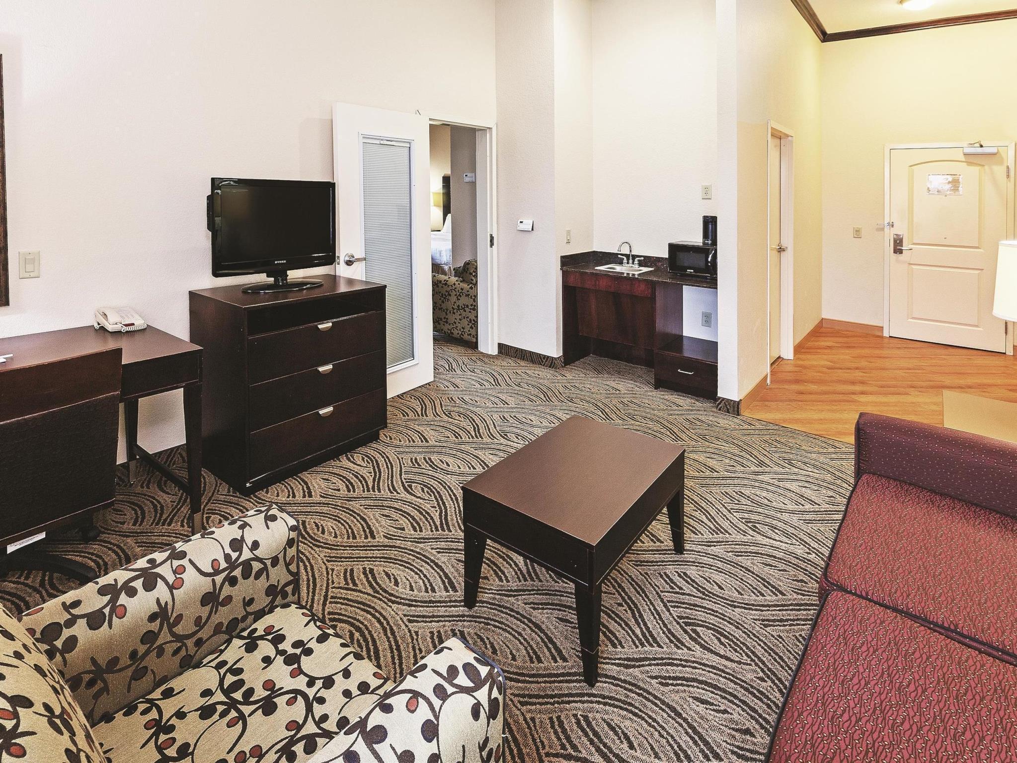 La Quinta Inn & Suites By Wyndham Ft Worth-Burleson Bagian luar foto