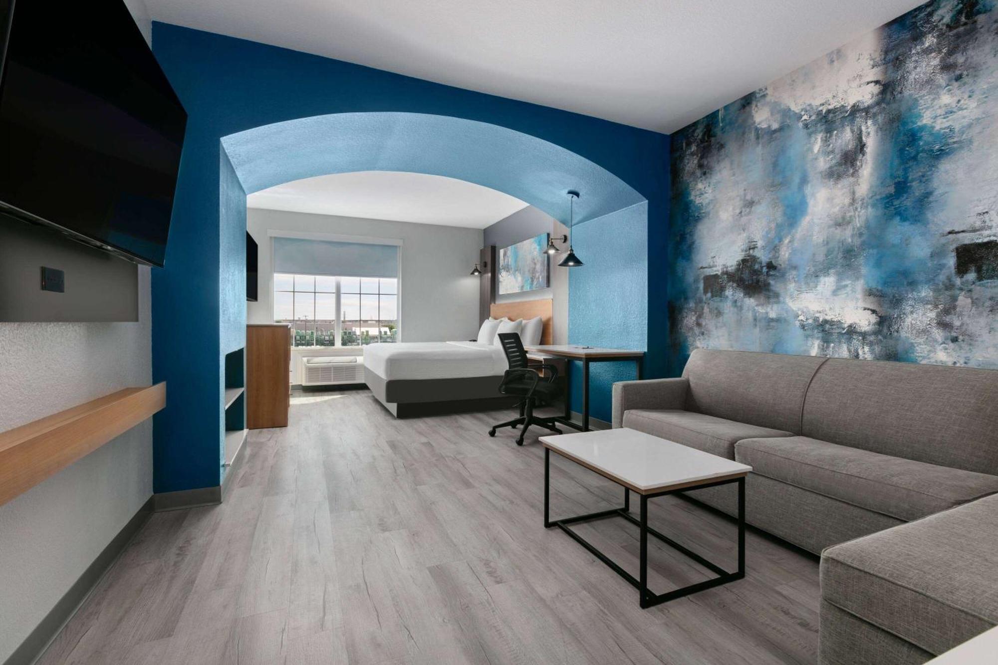 La Quinta Inn & Suites By Wyndham Ft Worth-Burleson Bagian luar foto